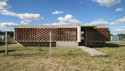 Suburban House / Besonias Almeida Arquitectos