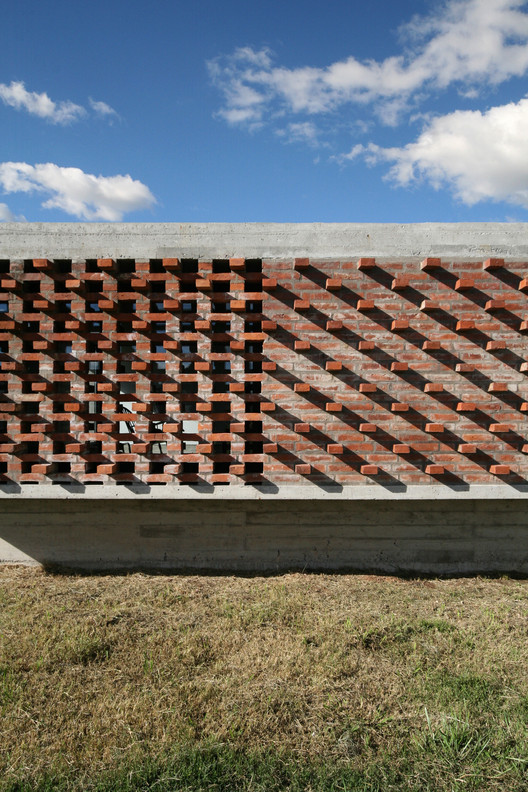 Suburban House / Besonias Almeida Arquitectos - Image 16 of 22