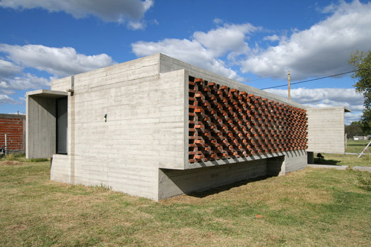 Suburban House / Besonias Almeida Arquitectos - Image 12 of 22