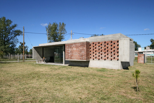 Suburban House / Besonias Almeida Arquitectos - Image 18 of 22