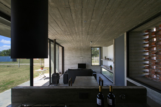 Suburban House / Besonias Almeida Arquitectos - Image 11 of 22