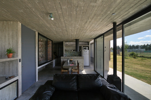 Suburban House / Besonias Almeida Arquitectos - Image 3 of 22