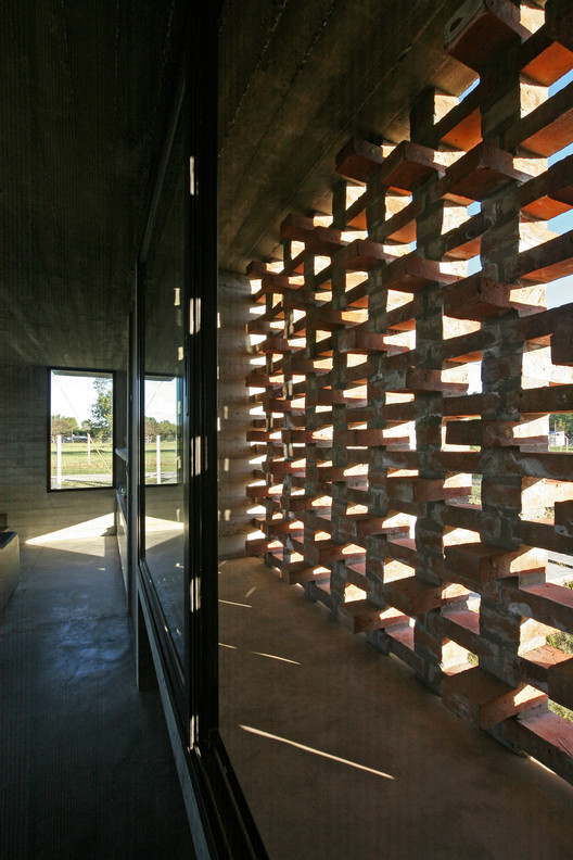 Suburban House / Besonias Almeida Arquitectos - Image 19 of 22