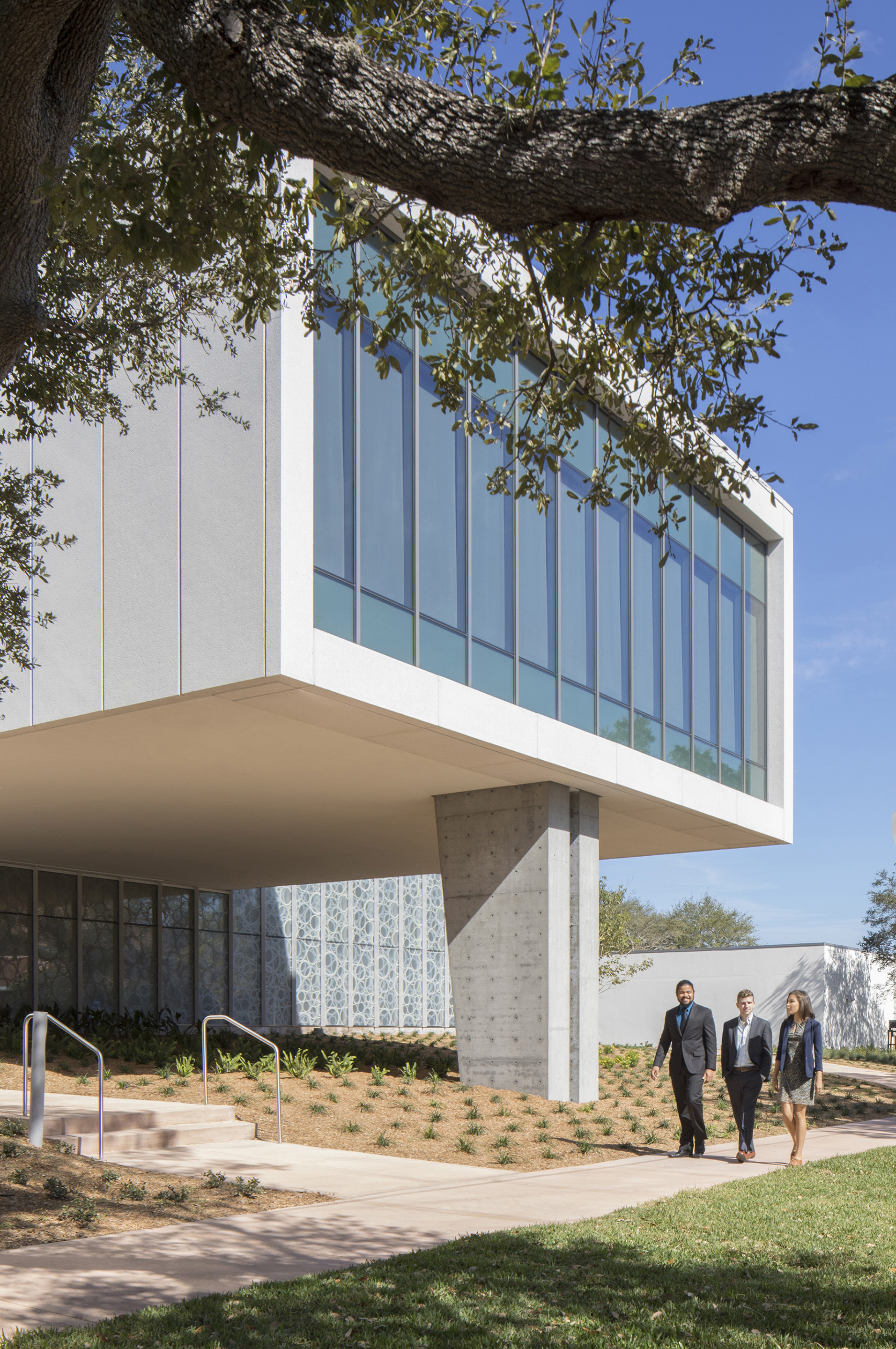 Usf Front Gallery of College of Business, University of South Florida / ikon.5 ...
