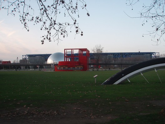 Seeing Red: 4 Times the Color Has Enhanced Architecture and Why - Image 7 of 11