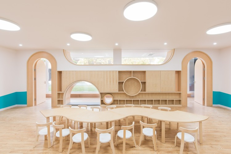 Centro de educación inicial cerca de la granja de caballos / L&M DESIGN LAB - Más Imágenes