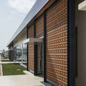 Active Passive Hybrid Design Canteen / TAISEI DESIGN Planners Architects & Engineers - Windows, Brick, Facade