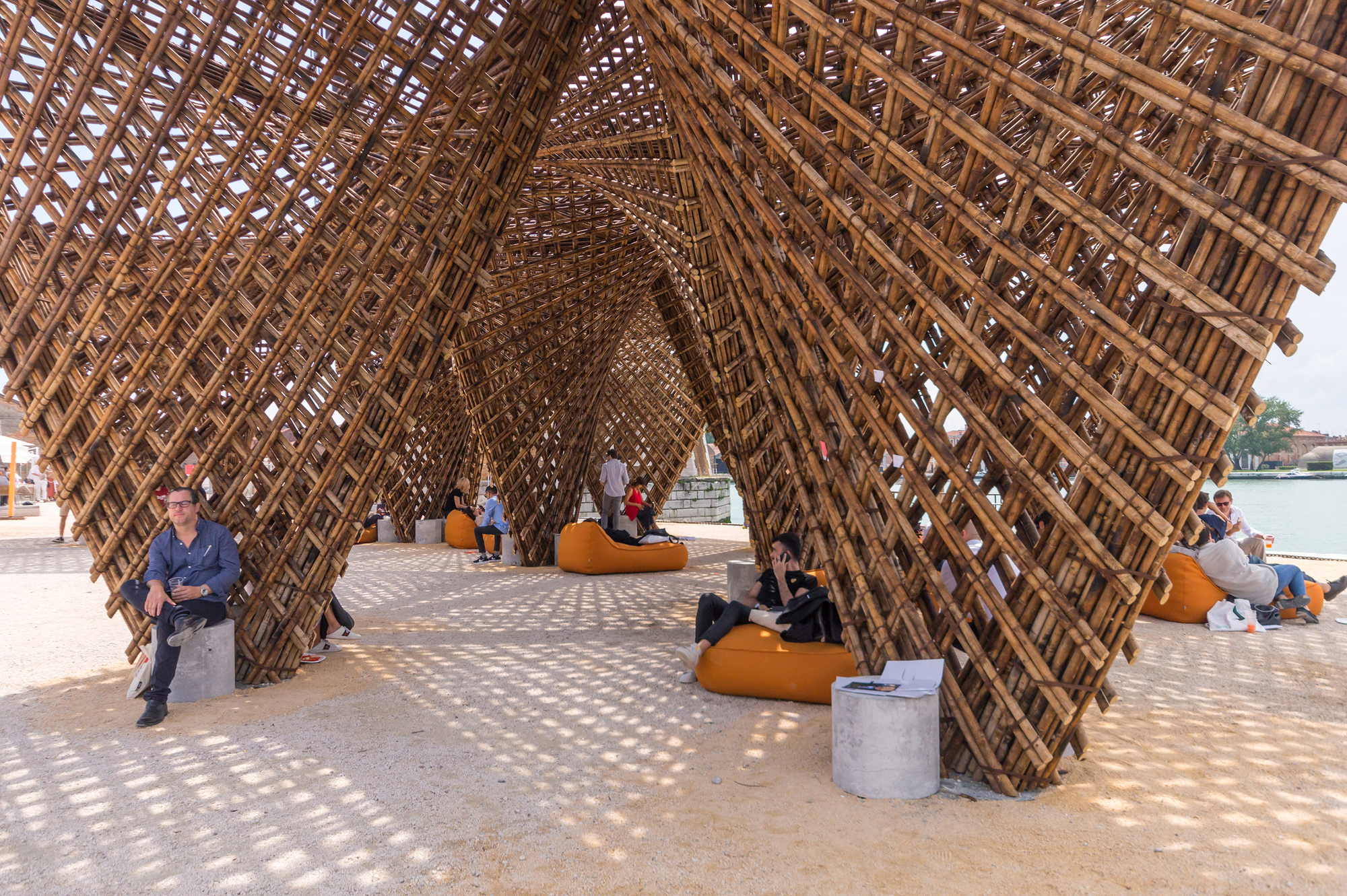 Galería de Estalactita de Bambú / VTN Architects 9