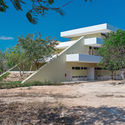 Faculdade de Educação da Universidade Autônoma de Yucatán / Departamento de Projetos da Faculdade de Arquitetura - Universidade