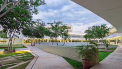 Faculdade de Educação da Universidade Autônoma de Yucatán / Departamento de Projetos da Faculdade de Arquitetura