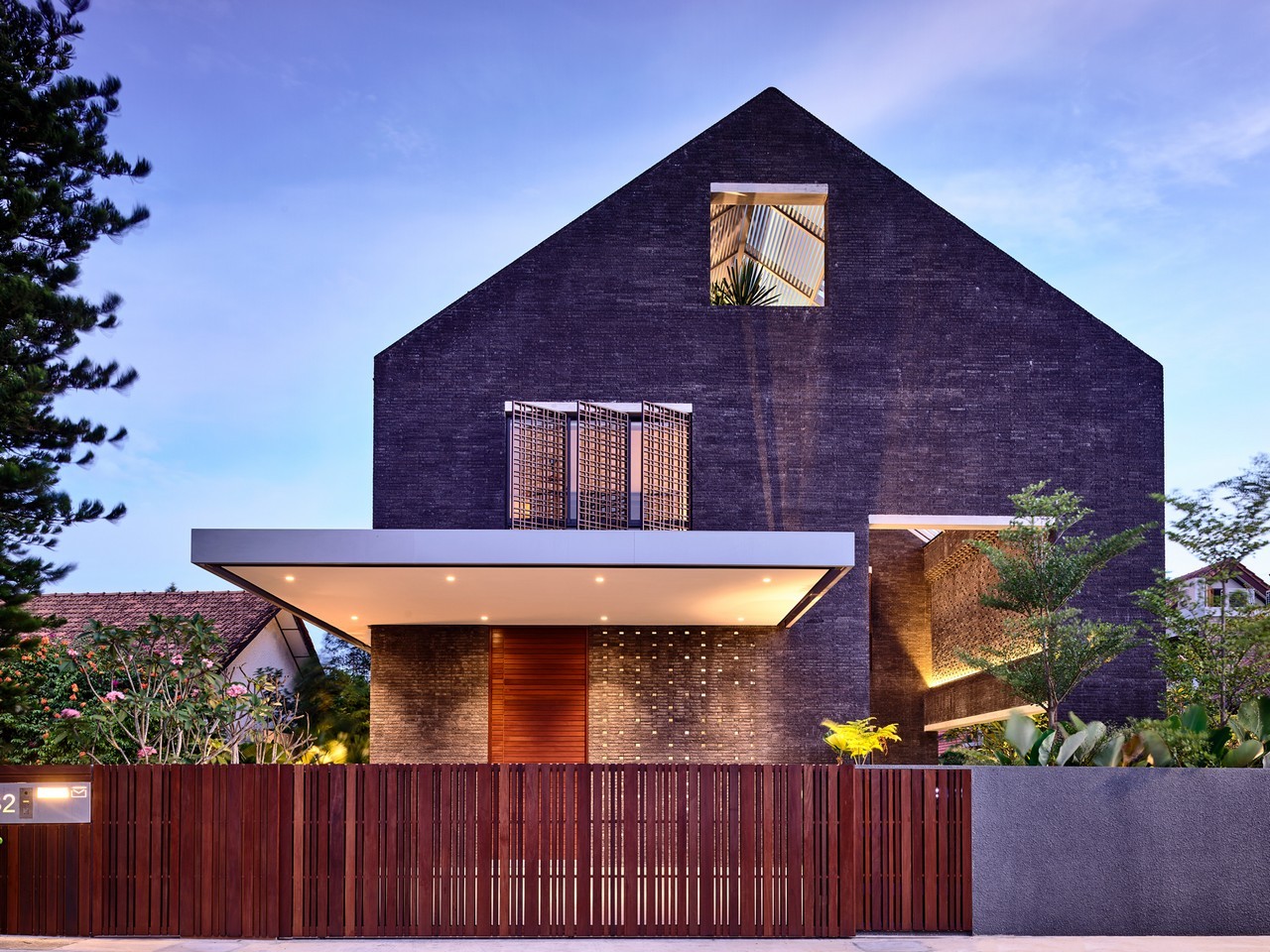 galer-a-de-casa-sin-techo-hyla-architects-8