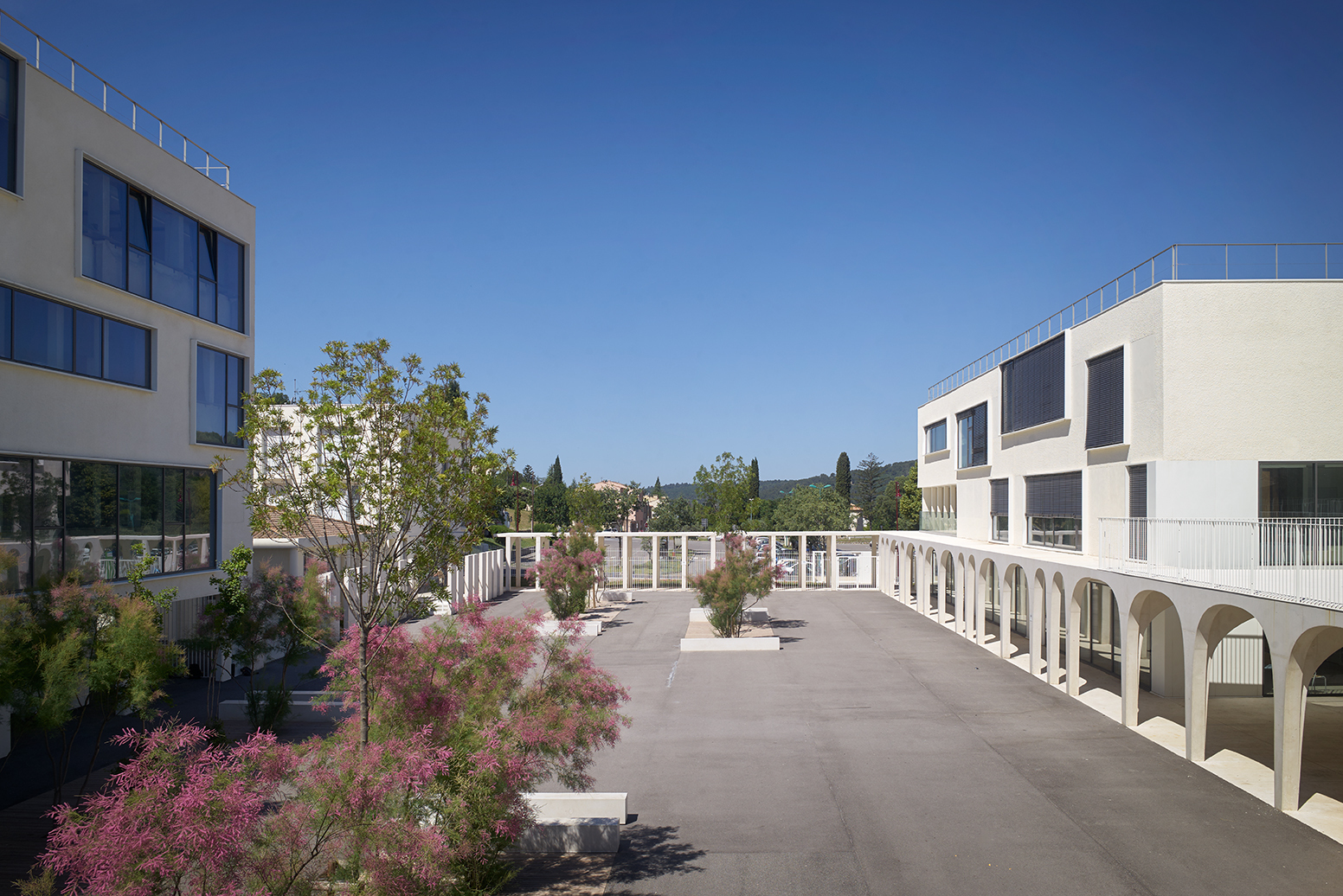 Galeria de Colégio Maxime Javelly / Céline Teddé & Jérôme Apack