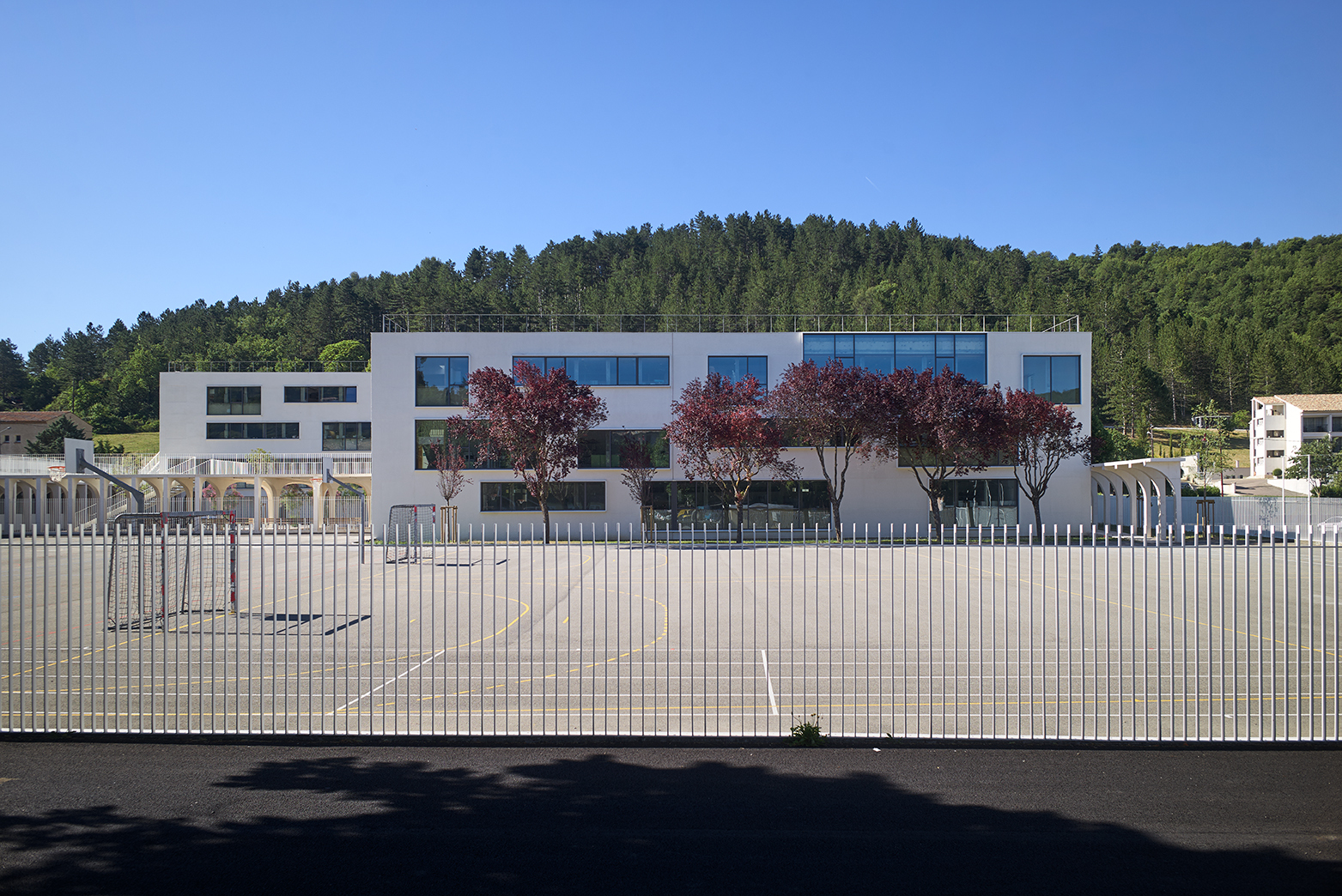 Gallery of Collège Maxime Javelly / Céline Teddé & Jérôme Apack
