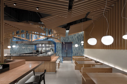 Ramen Musashi / Golucci Interior Architects - Imagem 4 de 24