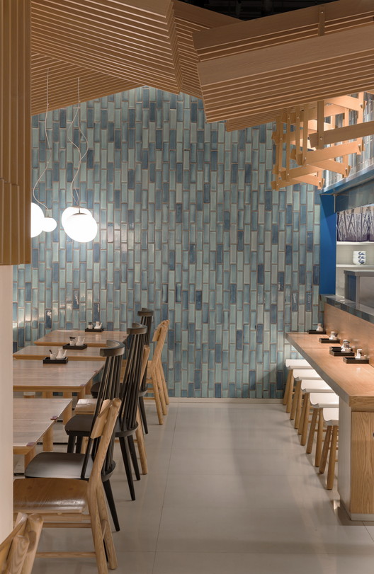 Ramen Musashi / Golucci Interior Architects - Imagem 16 de 24