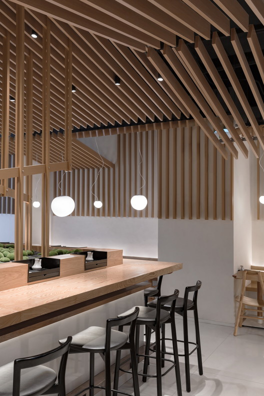Ramen Musashi / Golucci Interior Architects - Imagem 10 de 24