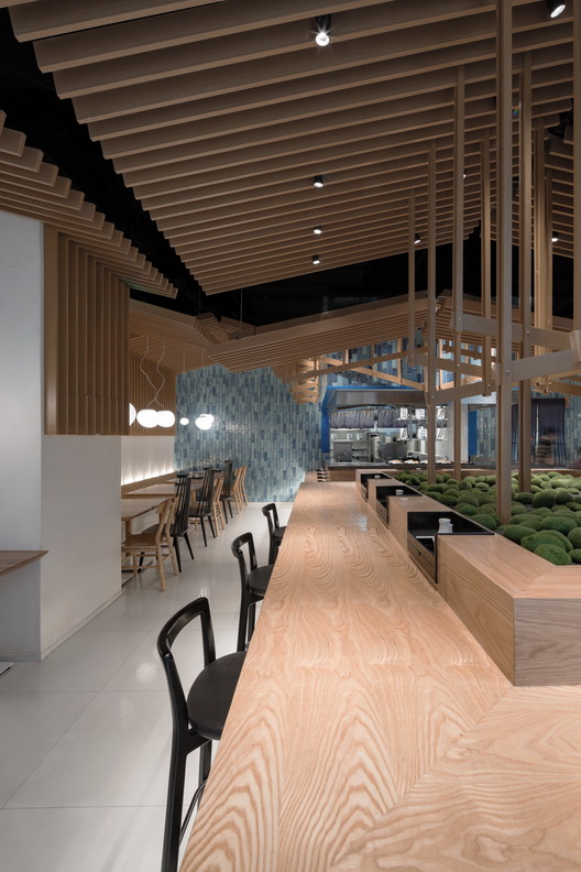 Ramen Musashi / Golucci Interior Architects - Imagem 9 de 24