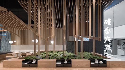 Ramen Musashi / Golucci Interior Architects - Imagem 2 de 24