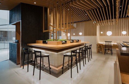 Ramen Musashi / Golucci Interior Architects - Imagem 5 de 24
