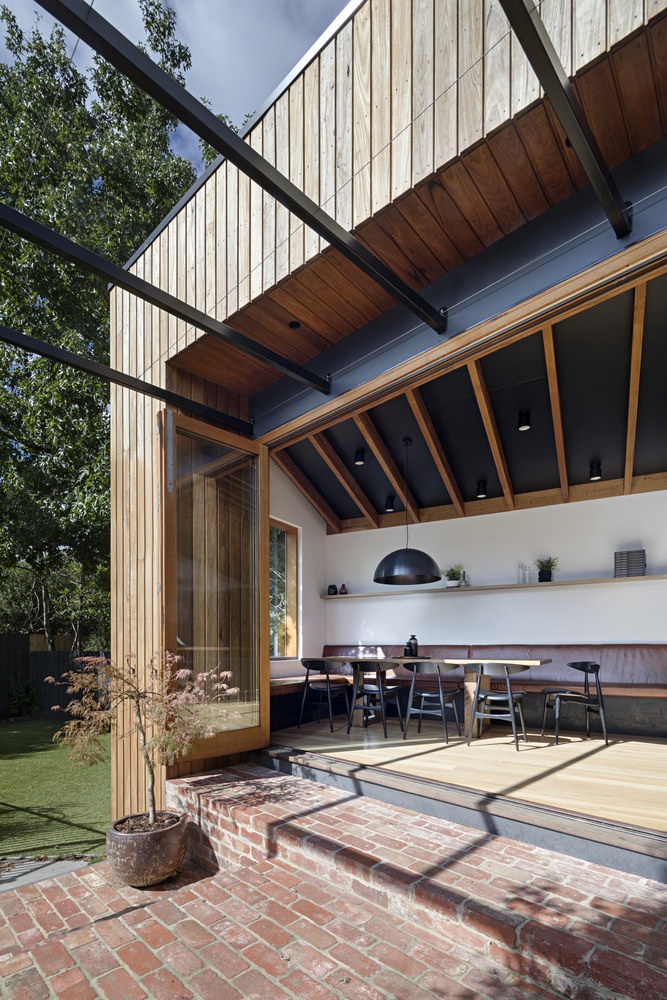 Gallery of 9 Homes With Indoor/Outdoor Spaces for All the Summer Vibes - 14