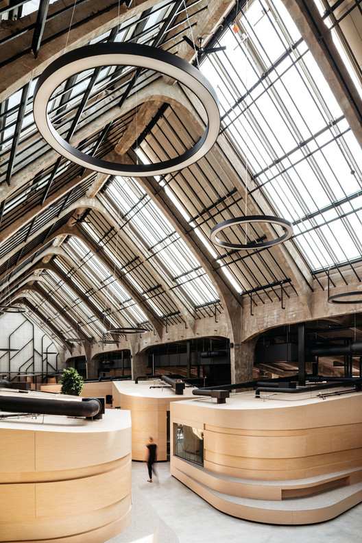 Edificios corporativos y culturales: 15 atrios y sus cortes - Imagen 10 de 31