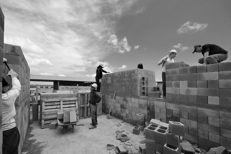 Sede de uma Fábrica de Blocos / Vão. Image Cortesia de Instituto Tomie Ohtake