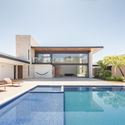 Casa Oásis / Esquadra Arquitetos + Yi Arquitetos - Fachada, Aido