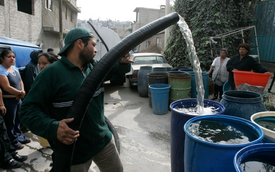 Galería de Sobre las sequías e inundaciones del negado lago de la