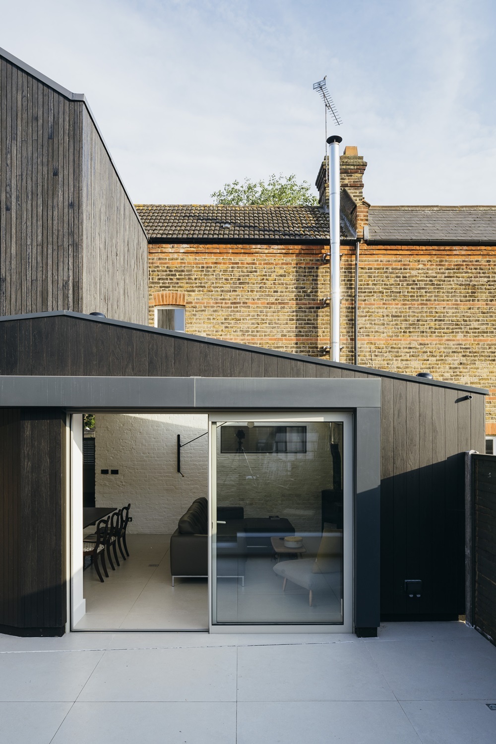 Gallery of Black Ridge House / Neil Dusheiko Architects - 6