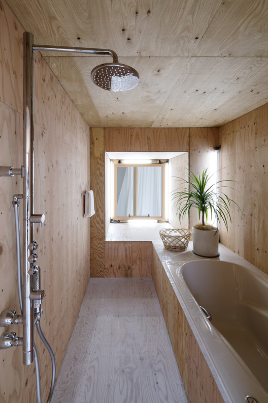 House Vision / Jun Igarashi Architects - Bathtub, Windows, Bathroom, Sink