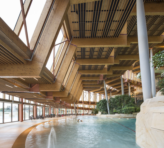 Water Park Aqualagon / Jacques Ferrier Architecture - Image 2 of 26