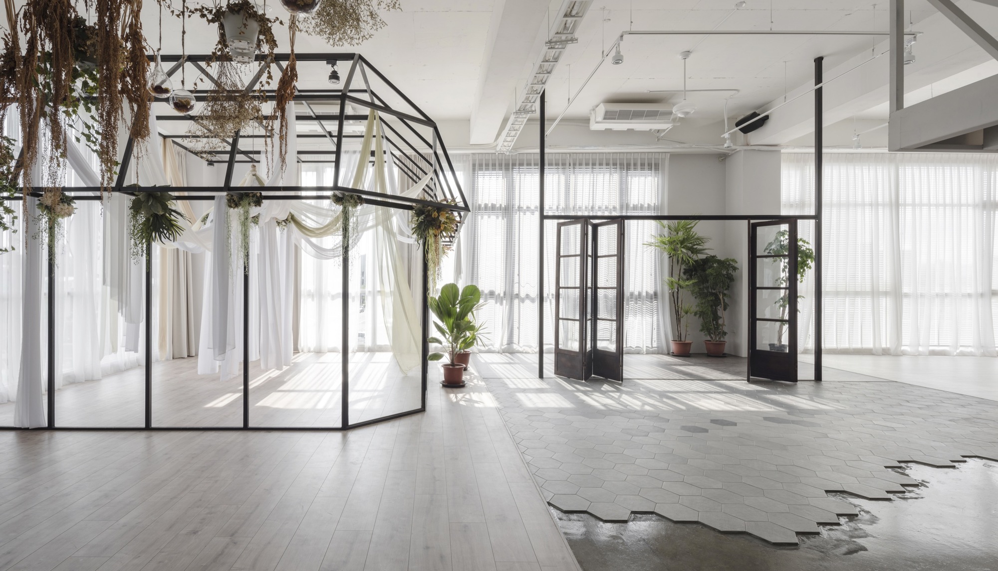 Gallery of Mu-Mu Photography Studio / Han Yue Interior Design - 2