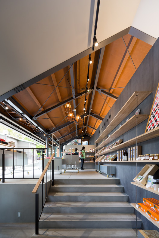 Mount Takao Sumika / Naruse Inokuma Architects - Store, Beam, Facade, Handrail