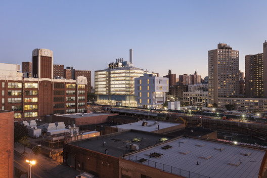 Jerome L. Greene Science Center and Lenfest Center for Arts - Columbia University. Image © Albert Vecerka