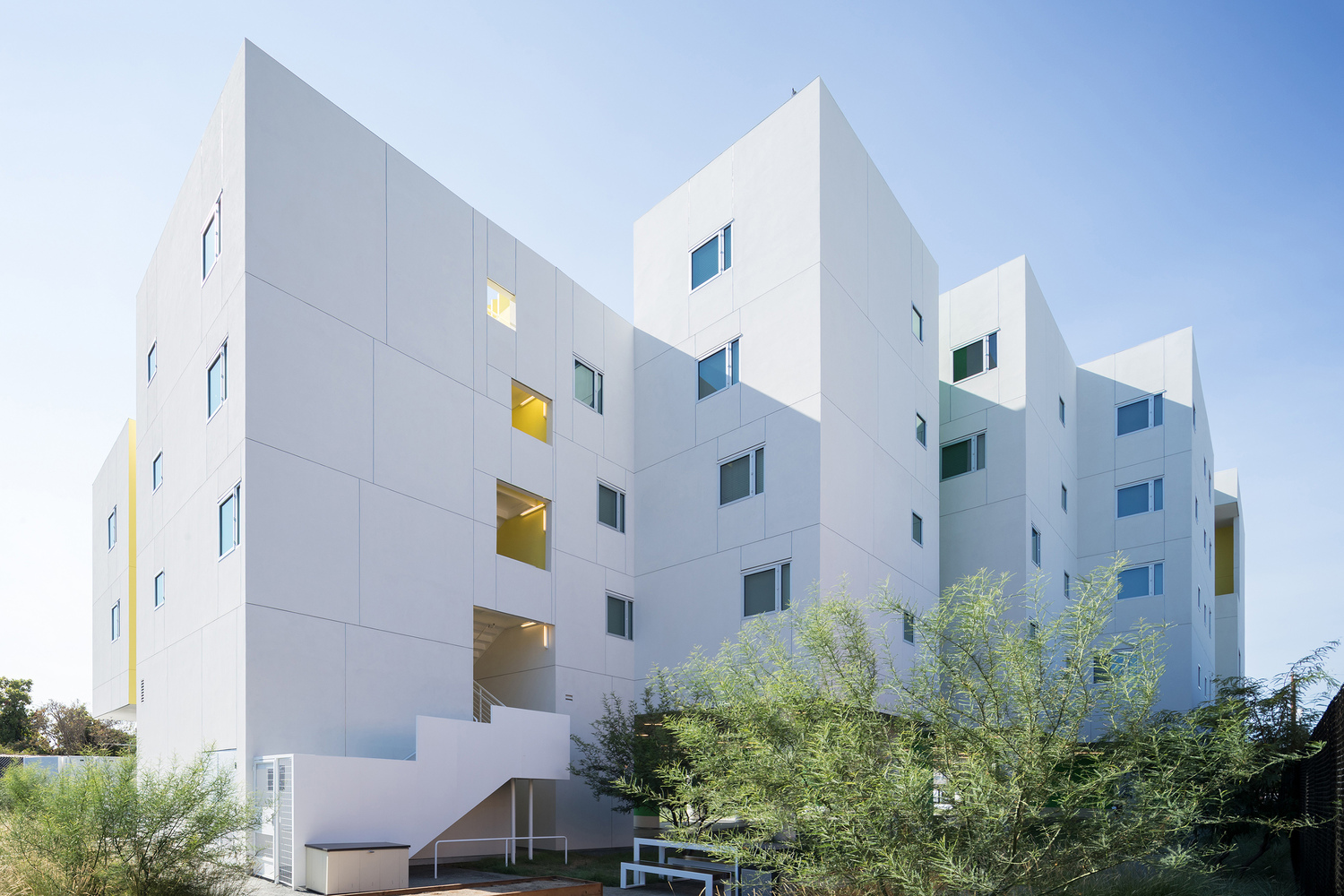 Gallery of Crest Apartments / Michael Maltzan Architecture 7