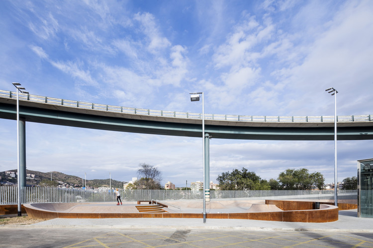 Parque Deportivo Urbano Baró de Viver / SCOB - Más Imágenes