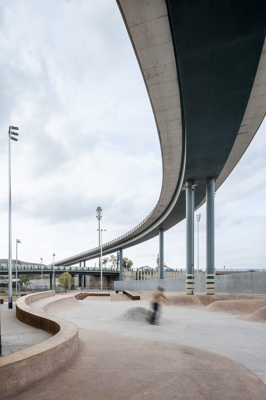 Parque Esportivo Urbano Baró de Viver / SCOB - Reabilitação