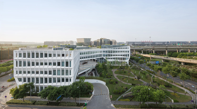 Interior do Shanghai Baoye Center / LYCS Architecture - Imagem 7 de 33