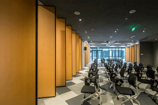 Interior do Shanghai Baoye Center / LYCS Architecture - Imagem 27 de 33