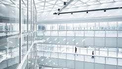 Interior del Centro Shanghai Baoye / LYCS Architecture