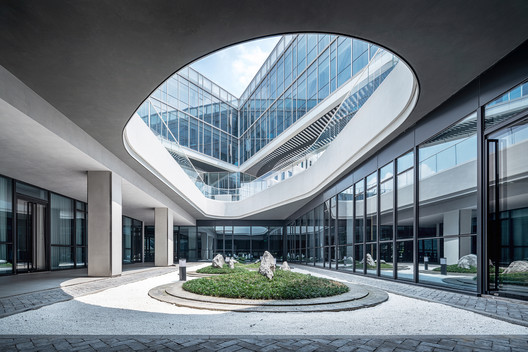 Interior do Shanghai Baoye Center / LYCS Architecture Interior do Shanghai Baoye Center / LYCS Architecture - Imagem 5 de 33