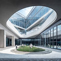 Interior do Shanghai Baoye Center / LYCS Architecture - Interiores De Escritórios