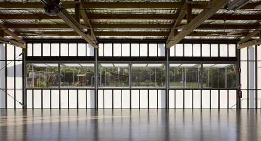 Salón comunitario Curra / Bark Design Architects Salón comunitario Curra / Bark Design Architects - Imagen 16 de 33