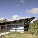Salón comunitario Curra / Bark Design Architects - Imagen 4 de 33