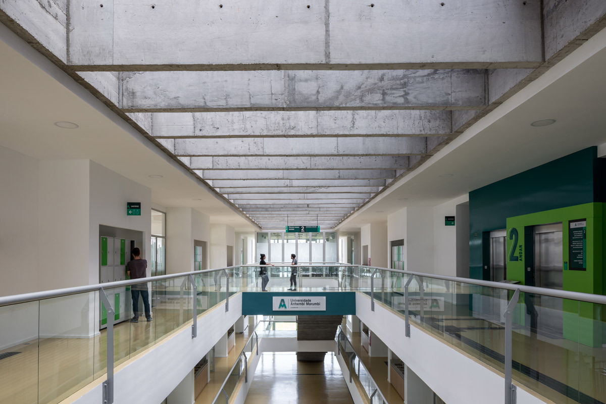 Galeria de Universidade Anhembi Morumbi Câmpus São José dos Campos / KAAN Architecten + URBsp