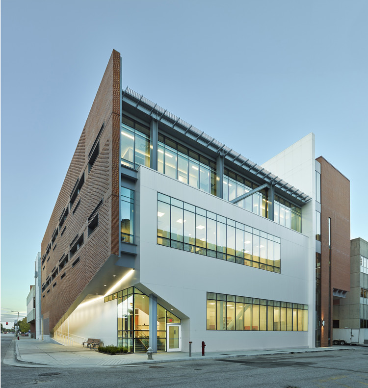 UTHSC Center for Healthcare Improvement and Patient Simulation / brg3s Architects - Facade, Windows