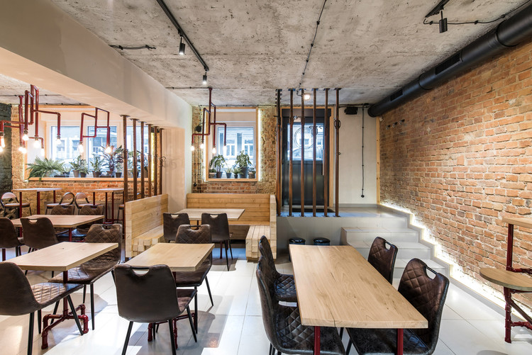 Restaurante Rusztowanie / mode:lina architekci - Fotografia de Interiores, Sala de Jantar, Mesa, Cadeira, Janela, Viga