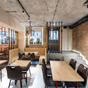 Restaurante Rusztowanie / mode:lina architekci - Fotografia de Interiores, Reabilitação, Viga, Mesa, Cadeira
