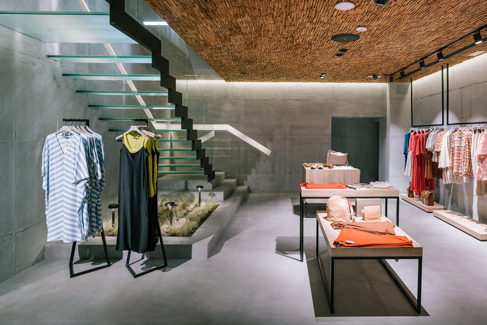Galería de Hence Flagship Store Madrid / Destudio Arquitectura 23
