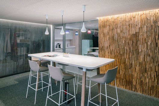 Hence Flagship Store Madrid / Destudio - Imagem 13 de 41